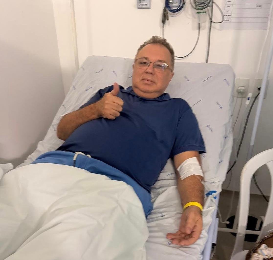 Florentino Neto recebe alta após internação para tratamento de dengue em Parnaíba.