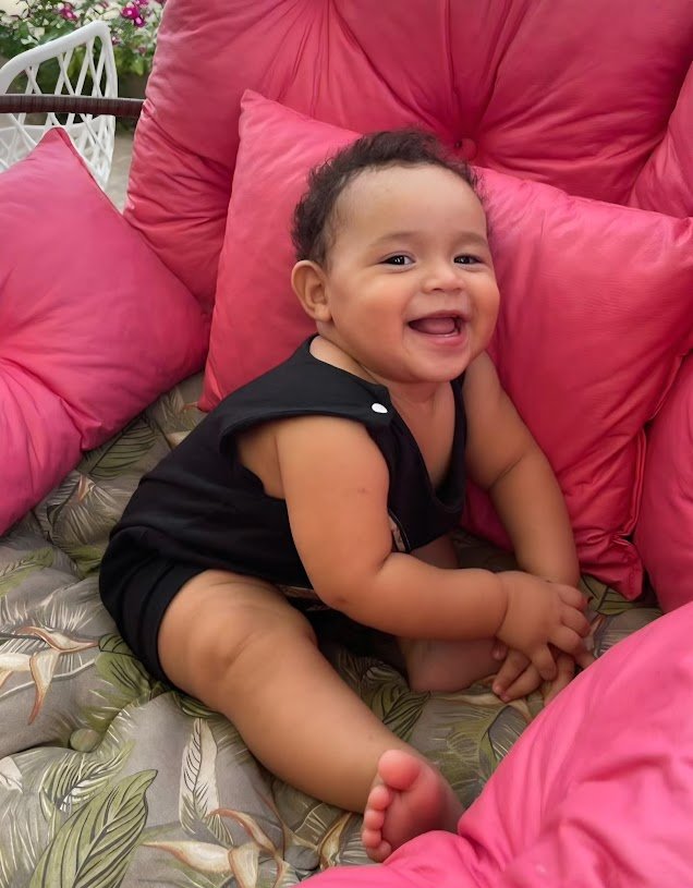 Bebê buritiense de 10 meses luta pela vida à espera de vaga em UTI pediátrica; família aciona a Justiça.