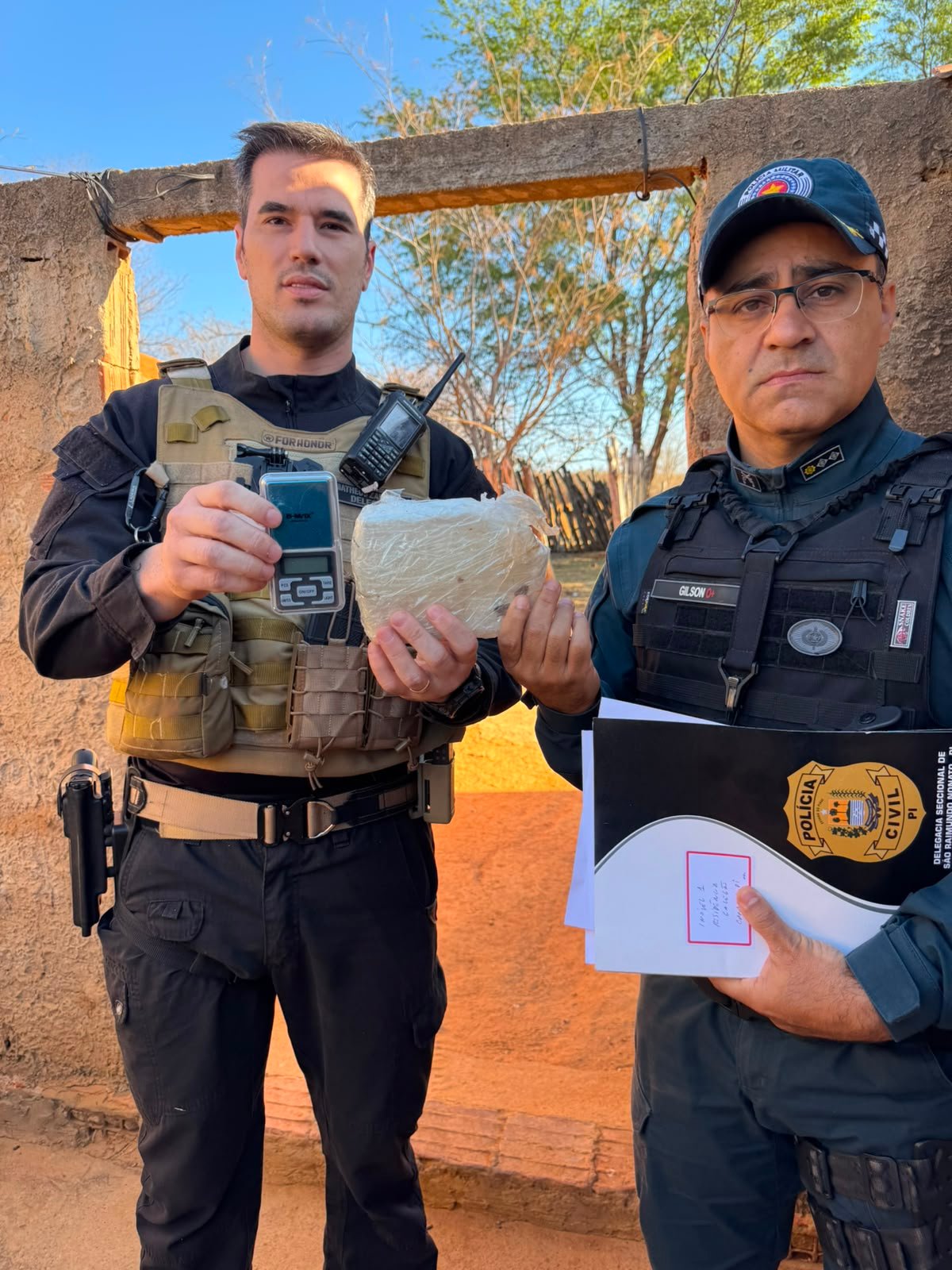 Operação cumpre 13 mandados em três cidades do Sul do Piauí; homem é preso Ação ocorreu em Caracol, Bonfim do Piauí e Várzea Branca; drogas e materiais que podem auxiliar nas investigações foram apreendidos.